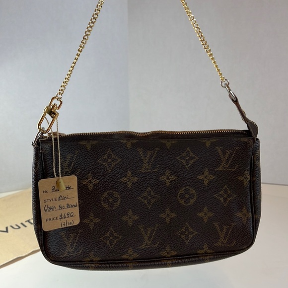 Louis Vuitton Pochette Monogram Canvas - Picture 7 of 16